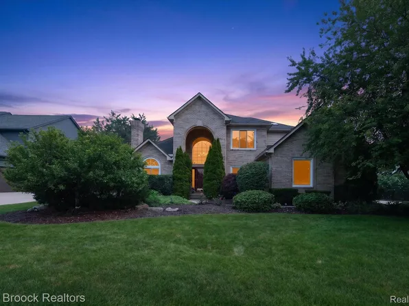 1822 Lexington Dr, Troy, MI 48084