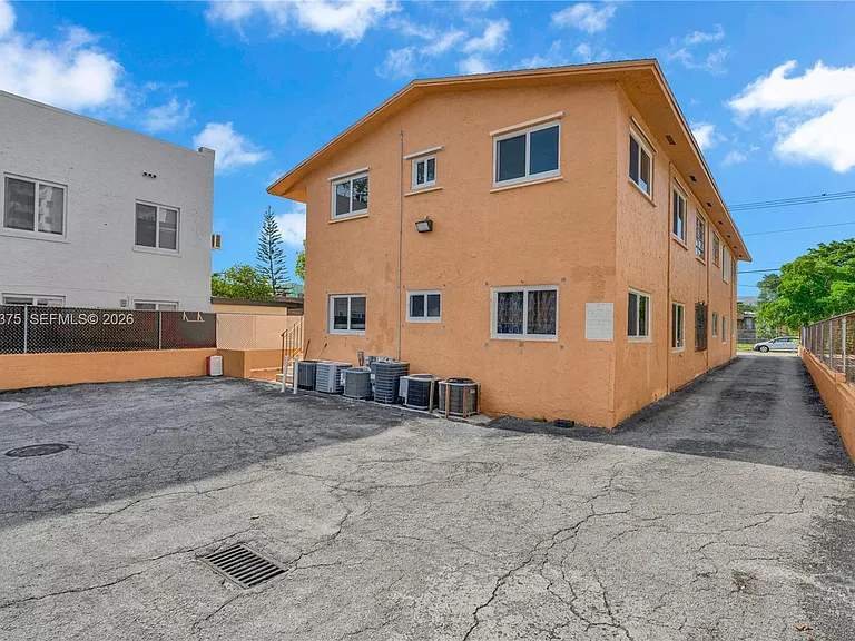 1250 SW 4th St #6 — Photo 27