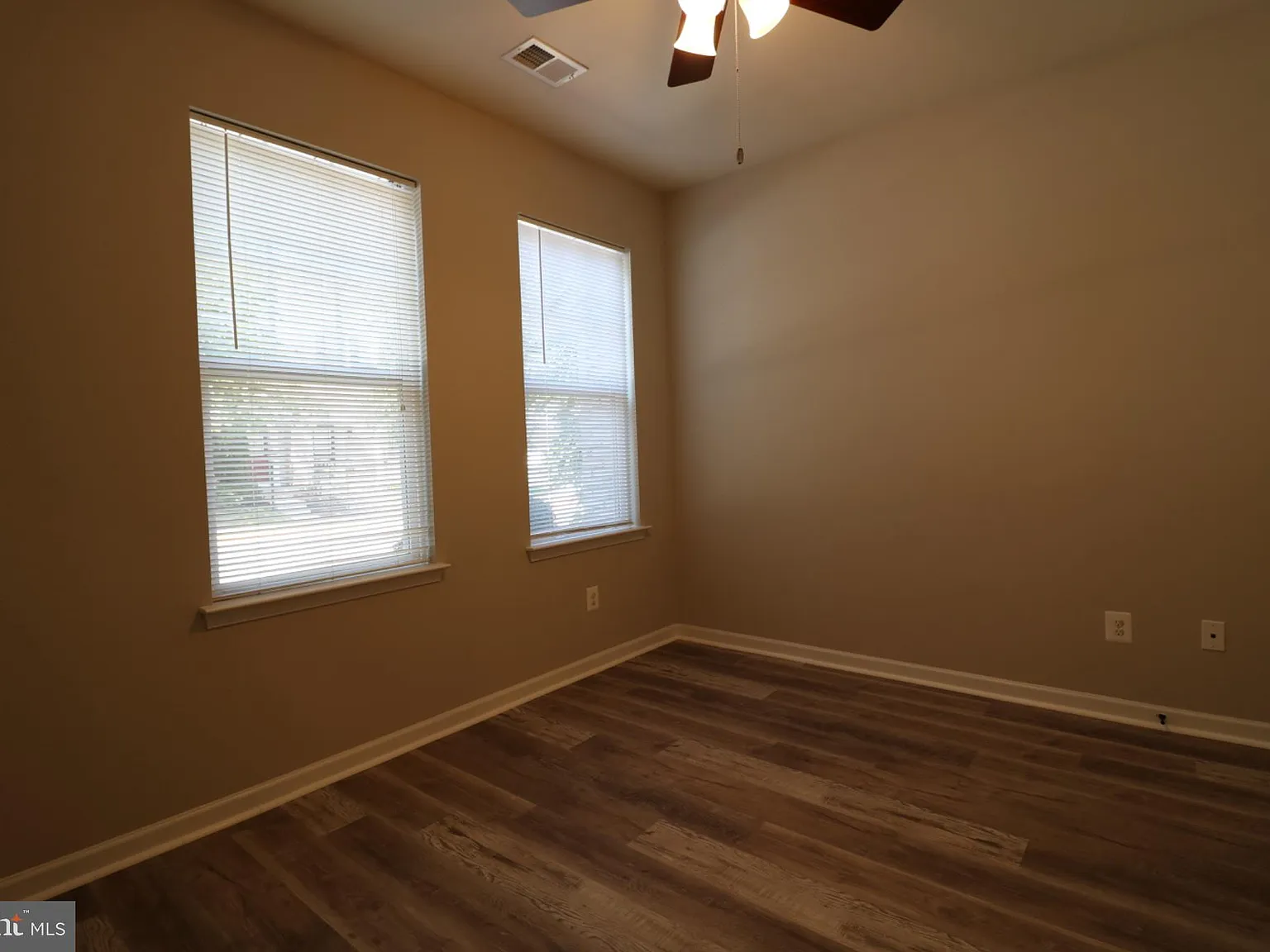 4 bed, 3.5 bath, 2000 sqft, $2,975 — Photo 3