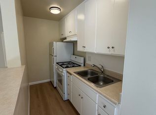 18530 Prairie St., Northridge, CA 91324