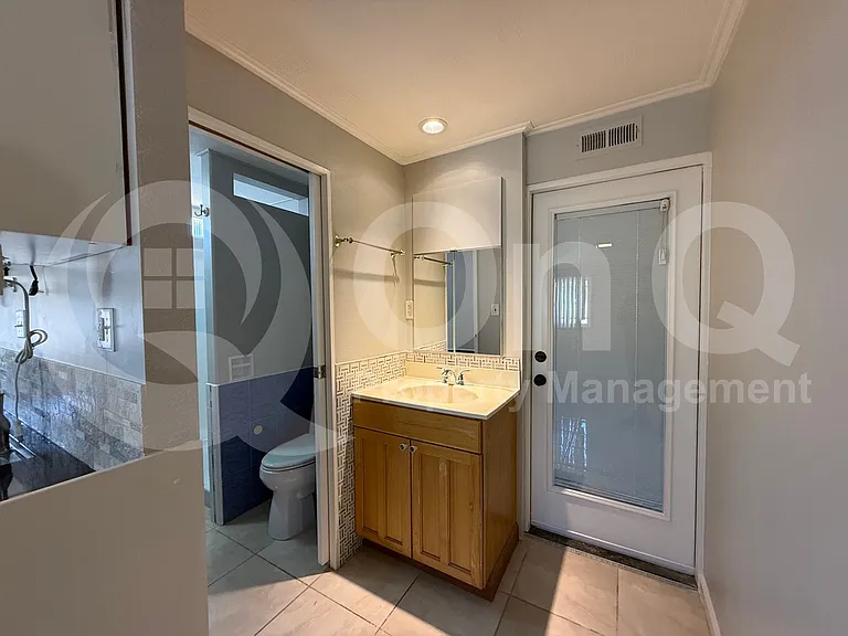 3838 E Seneca St — Photo 28