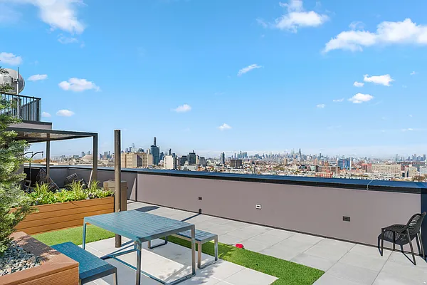 Rented by Carroll Development Leasing LLC | media 22