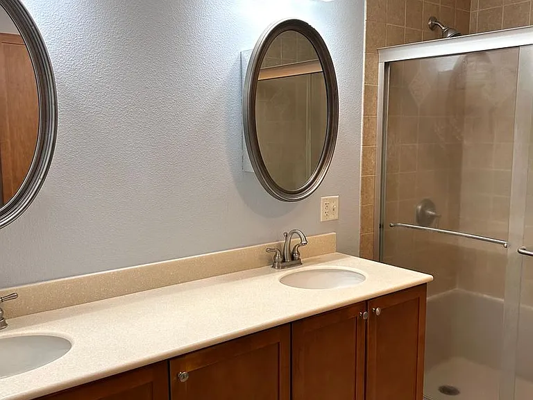 1540 Crestline Dr — Photo 3