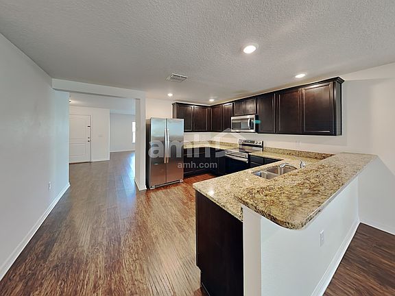 4th image of 823 Chatham Walk Dr