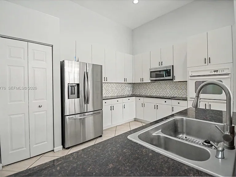 15957 SW 16th St — Photo 11