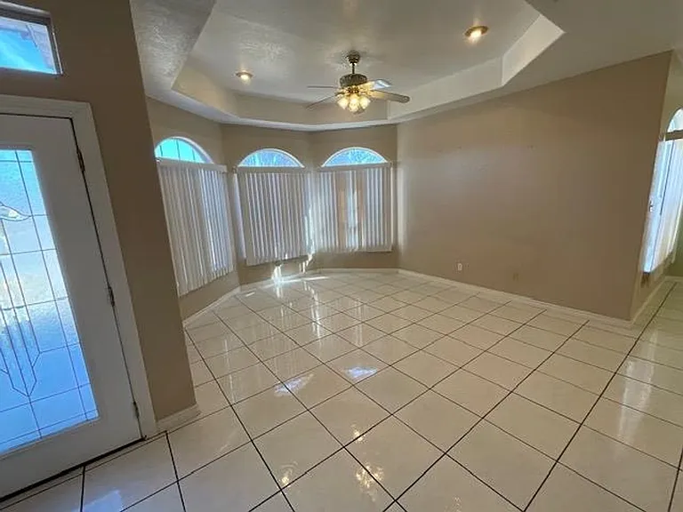 112 Deborah Kay St — Photo 3
