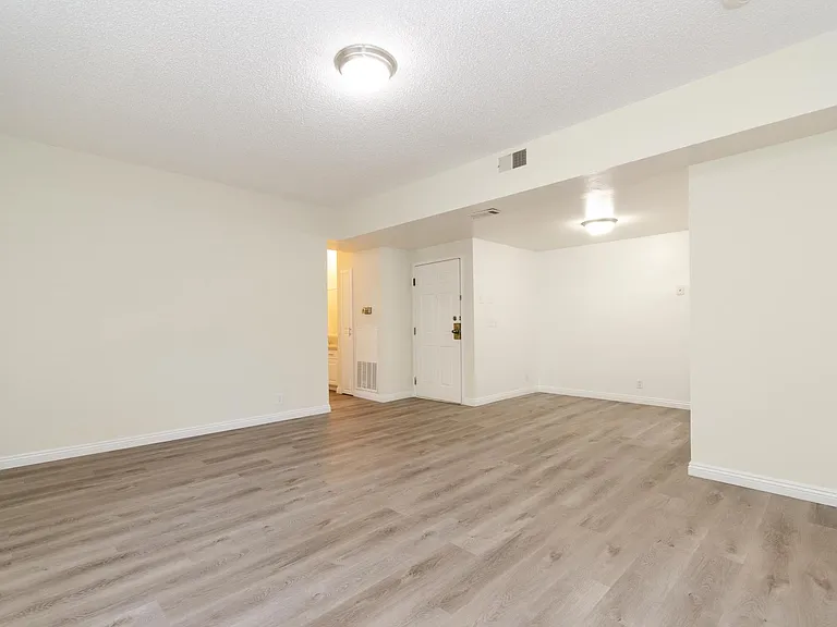 1939 Beloit Ave #103 — Photo 9