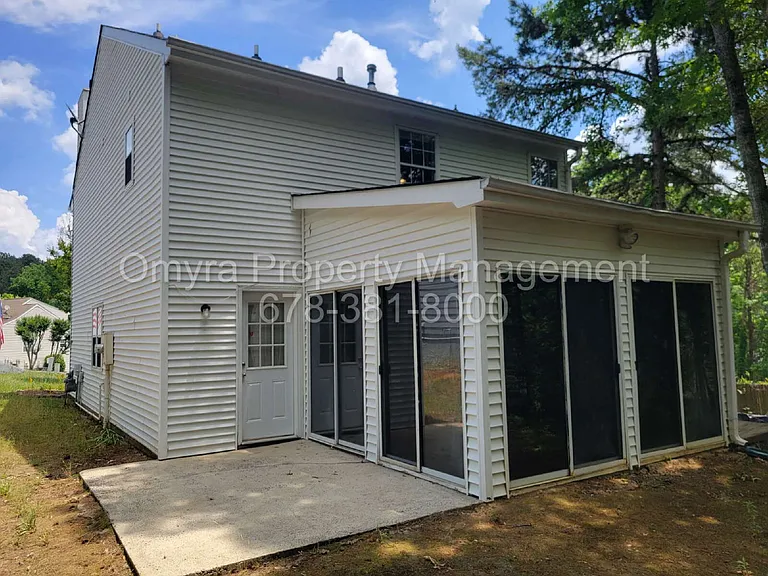 1060 Hillsborough Chase NW — Photo 17