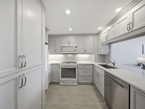 4th image of 711 Rossland Rd E #606