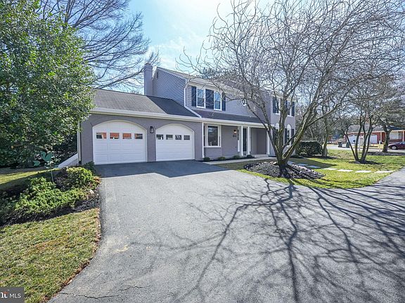2nd image of 9200 Briary Ln