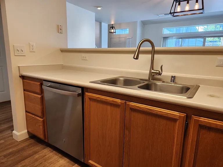 539 Torrey Pine Ln — Photo 14