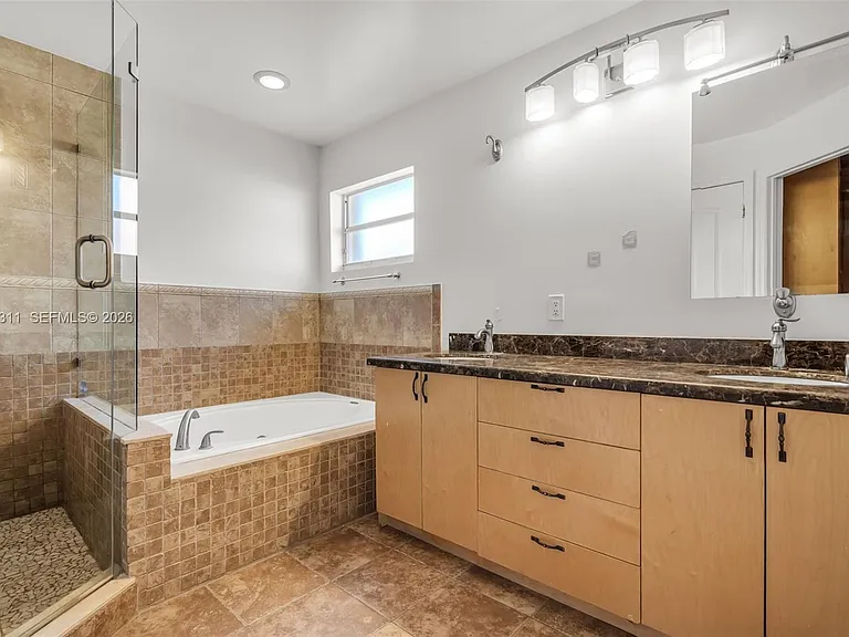 5165 NW 112th Ct — Photo 9