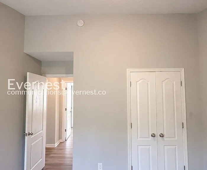 8641 Thomas Ln — Photo 16