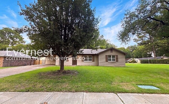 1st image of 8250 Chesterfield Dr