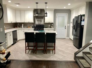 1 Malcolm St, West Babylon, NY 11704