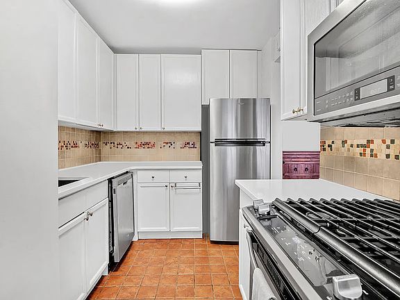 5th image of 474 48th Ave APT 9L