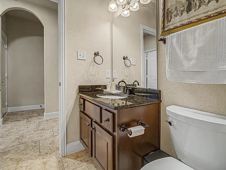 102 N Victoriana Cir — Photo 35