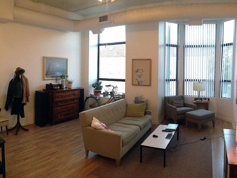 1st image of 837 N Milwaukee Ave