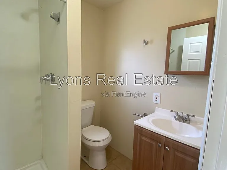 8110 Howell Ave — Photo 11