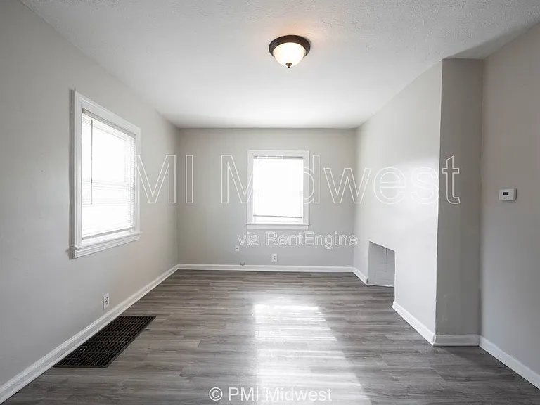 1415 W Pruitt St — Photo 3