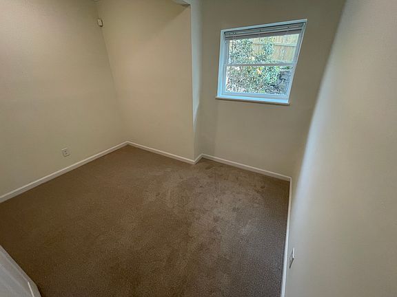 4th image of 386 Parkway Dr NE #101
