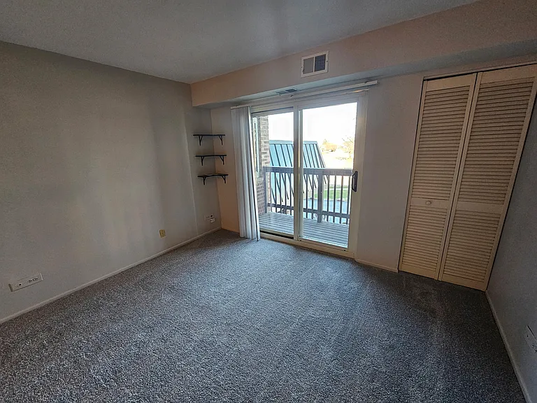 700 Perrie Dr #201 — Photo 3