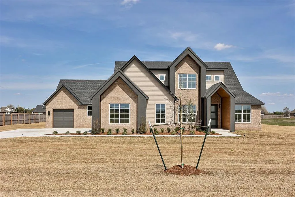 Building Photo - 3252 Mission Hill Dr