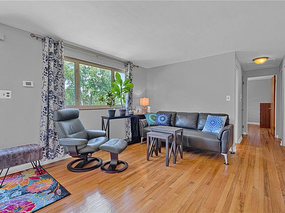 4th image of 132 Elmwood Dr