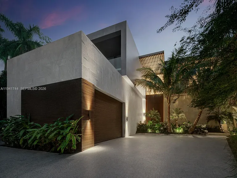 28 W Dilido Dr — Photo 39