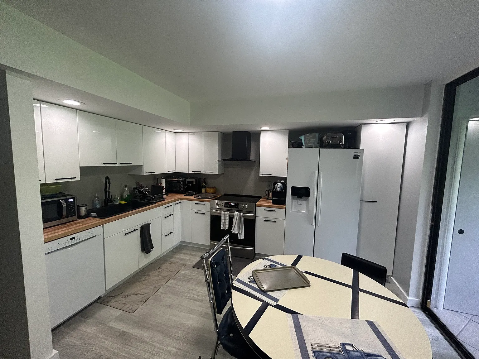 3 bed, 1050 sqft, $1,200 — Photo 4