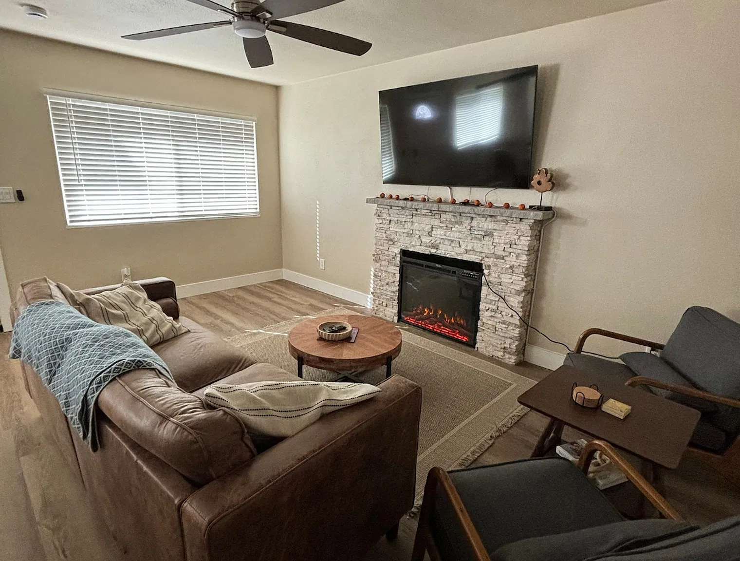 3 bed, 1.0 bath, $4,350 — Photo 4