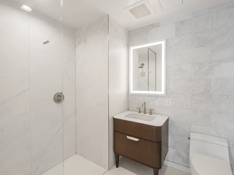 One Park Condos — Photo 40