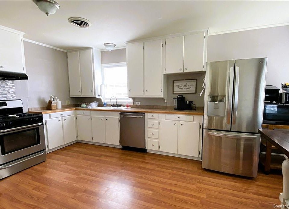 2nd image of 822 1st St