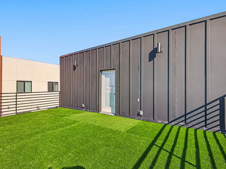 Trojan Terrace — Photo 15