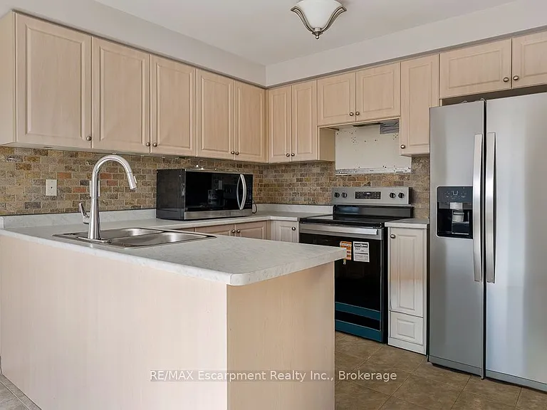 4832 Capri Cres — Photo 11
