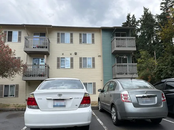 1824 S 330th St APT B, Federal Way, WA 98003