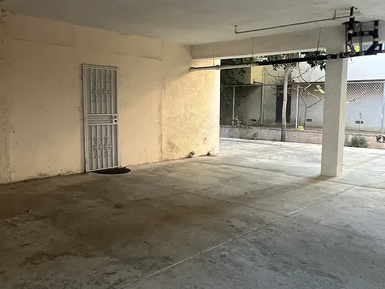 1427 N Martel Ave #6 — Photo 15