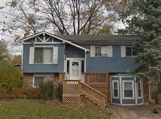 224 Meadowbrook Dr, Bolingbrook, IL 60440