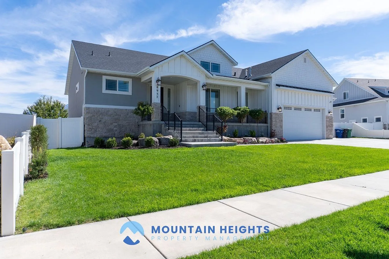 4 bed, 3.5 bath, 4200 sqft, $3,800 — Photo 2