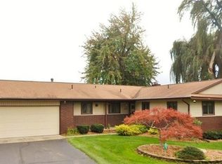 1495 Kessler Ave, Waterford, MI 48328