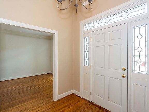 3rd image of 174 Redwood Ln