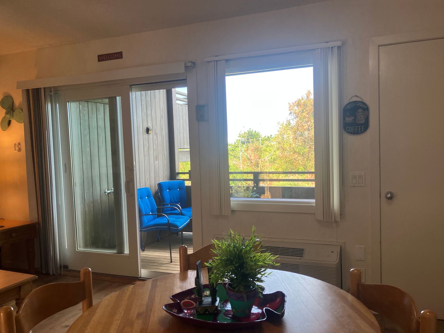 dining area to balcony