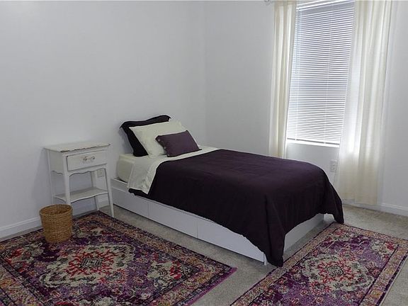 4th image of 797 Oak St