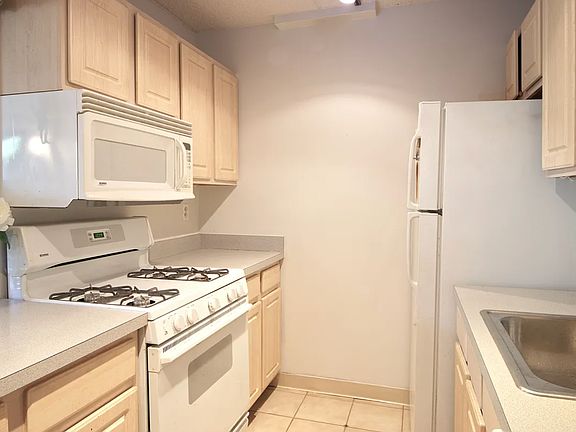 5th image of 629 E 11th St Suite C4