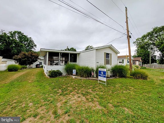2nd image of 33551 Matthew Cir