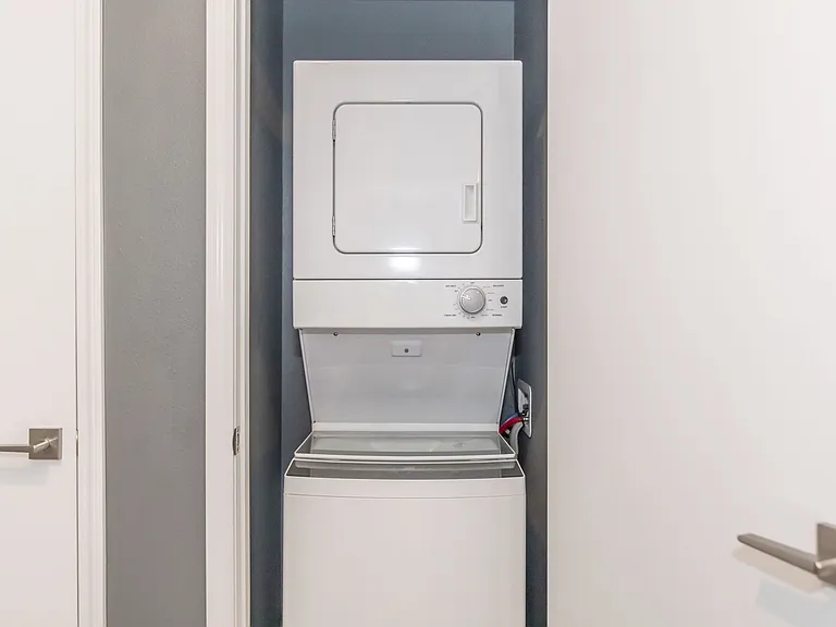 Falcon Studio 395 sq ft Laundry