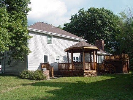 2nd image of 810 Redbud Ln