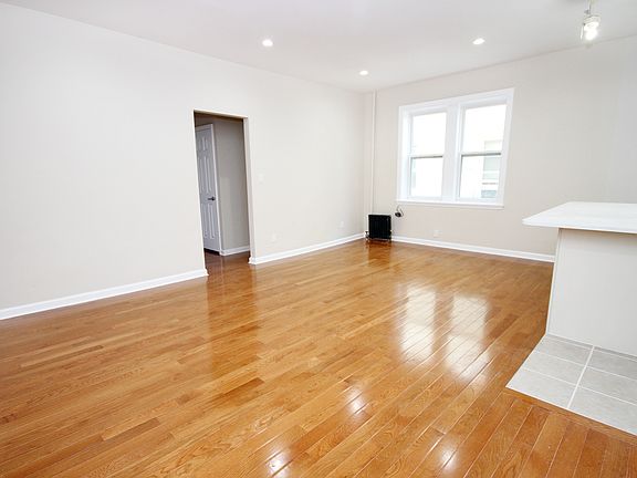 2nd image of 4720 44th St APT 2R
