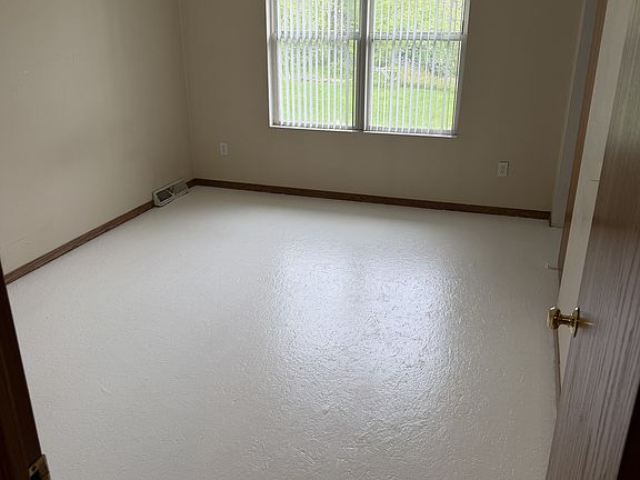 2nd image of 700 Parkview Rd