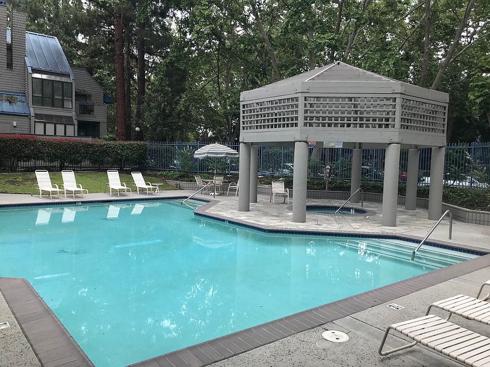 1st image of 1047 Foxchase Dr